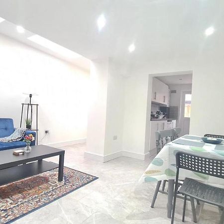 Spacious Private Room In Manor Park Лондон Екстериор снимка