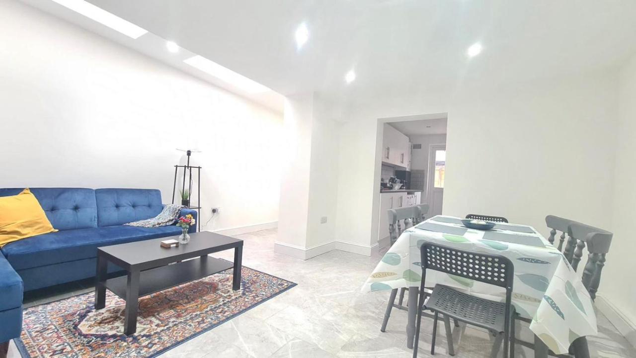 Spacious Private Room In Manor Park Лондон Екстериор снимка